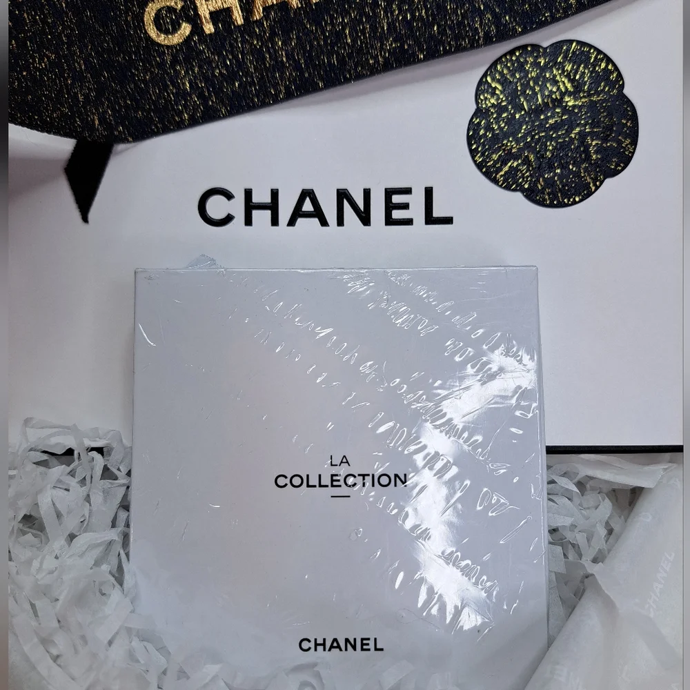 'CHANEL' DOÙBLE LOCK & KEY BOXED GIFT SET w 'CHANEL' GIFT BAG BLACK CAMILĹA ÌÌ - Picture 13 of 16